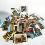 A quantity of Vintage and modern loose postcards, mainly topographical (boxful)