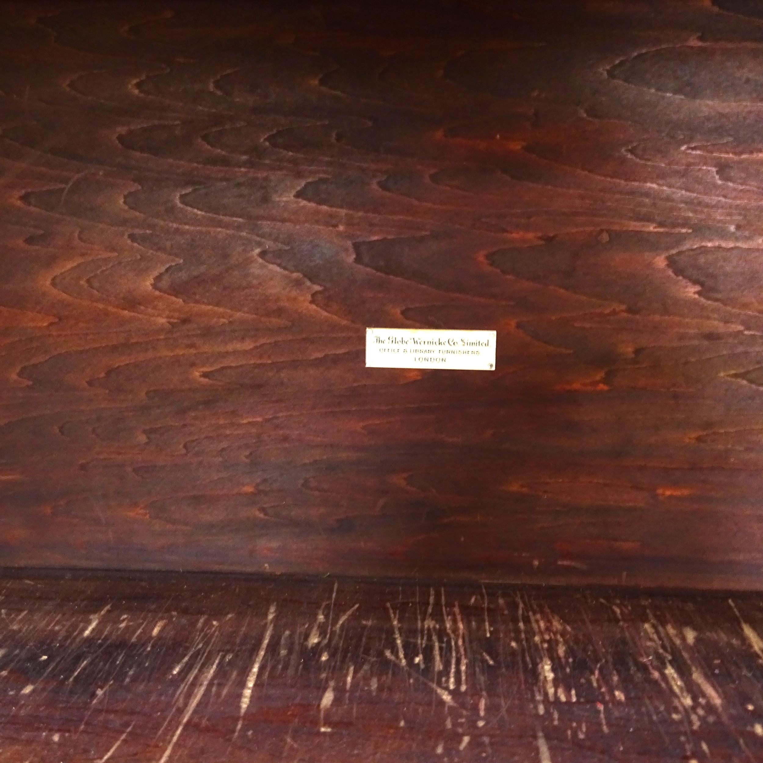 A 7-shelf Globe-Wernicke bookcase, W87cm, H252cm, D25cm (with labels) - Bild 2 aus 2