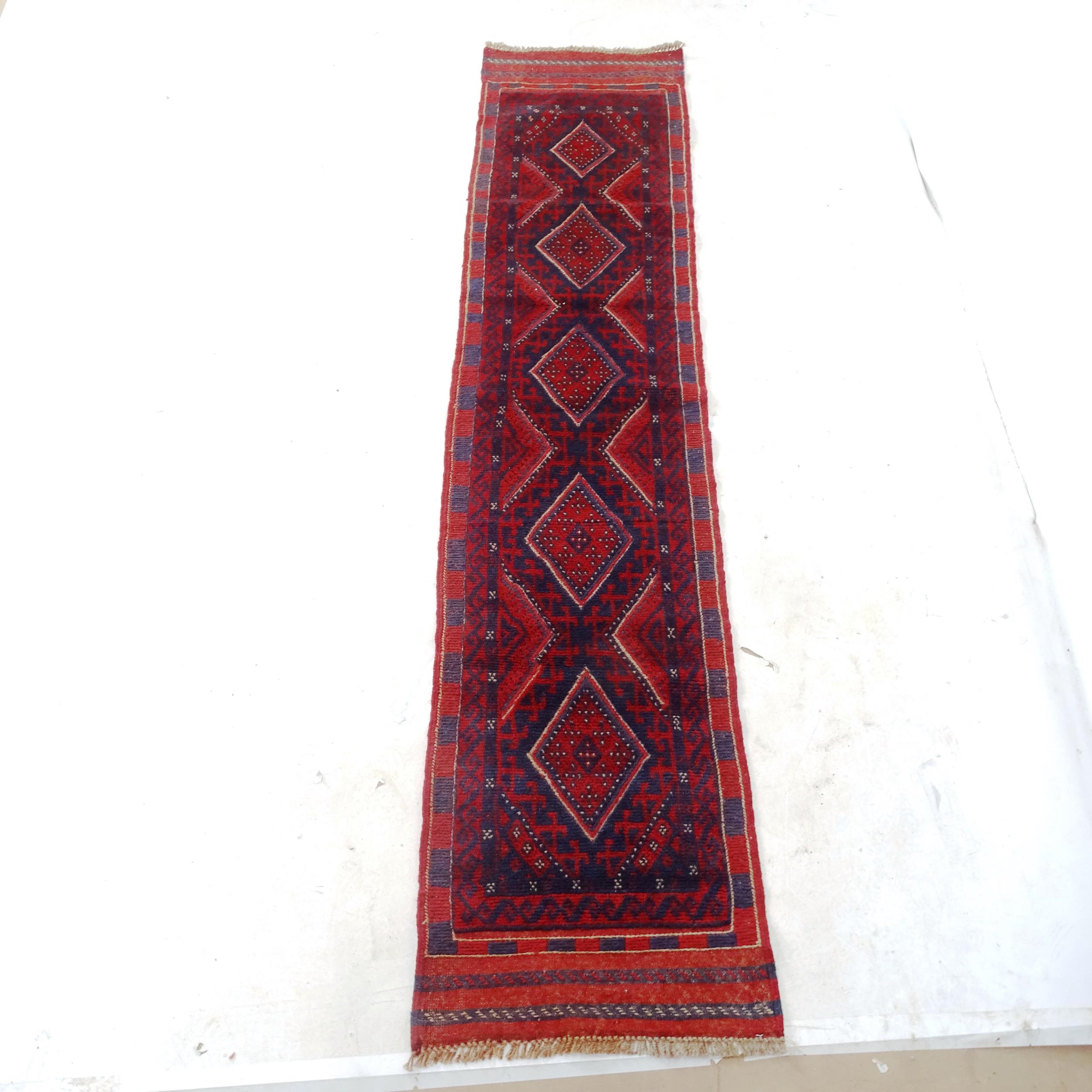 A red ground Meshwani runner, 230cm x 53cm - Image 2 of 2