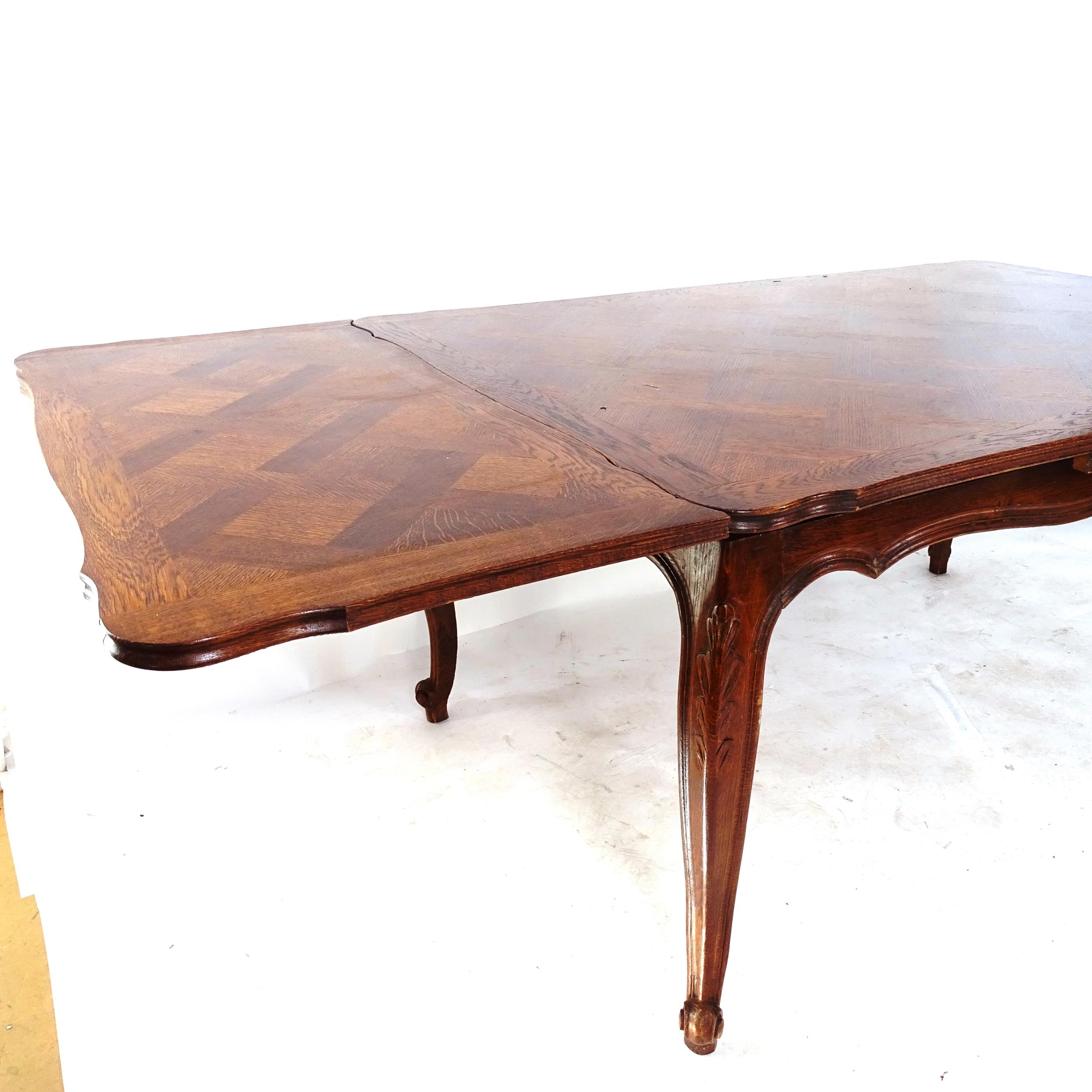 A large French oak parquetry-topped draw leaf dining table, on cabriole legs, L150cm extending to - Bild 2 aus 2