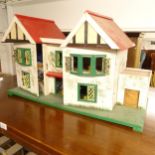 An early 20th century doll's house, W69cm