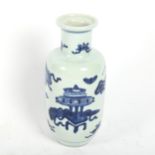 A Chinese blue and white vase, 19.5cm