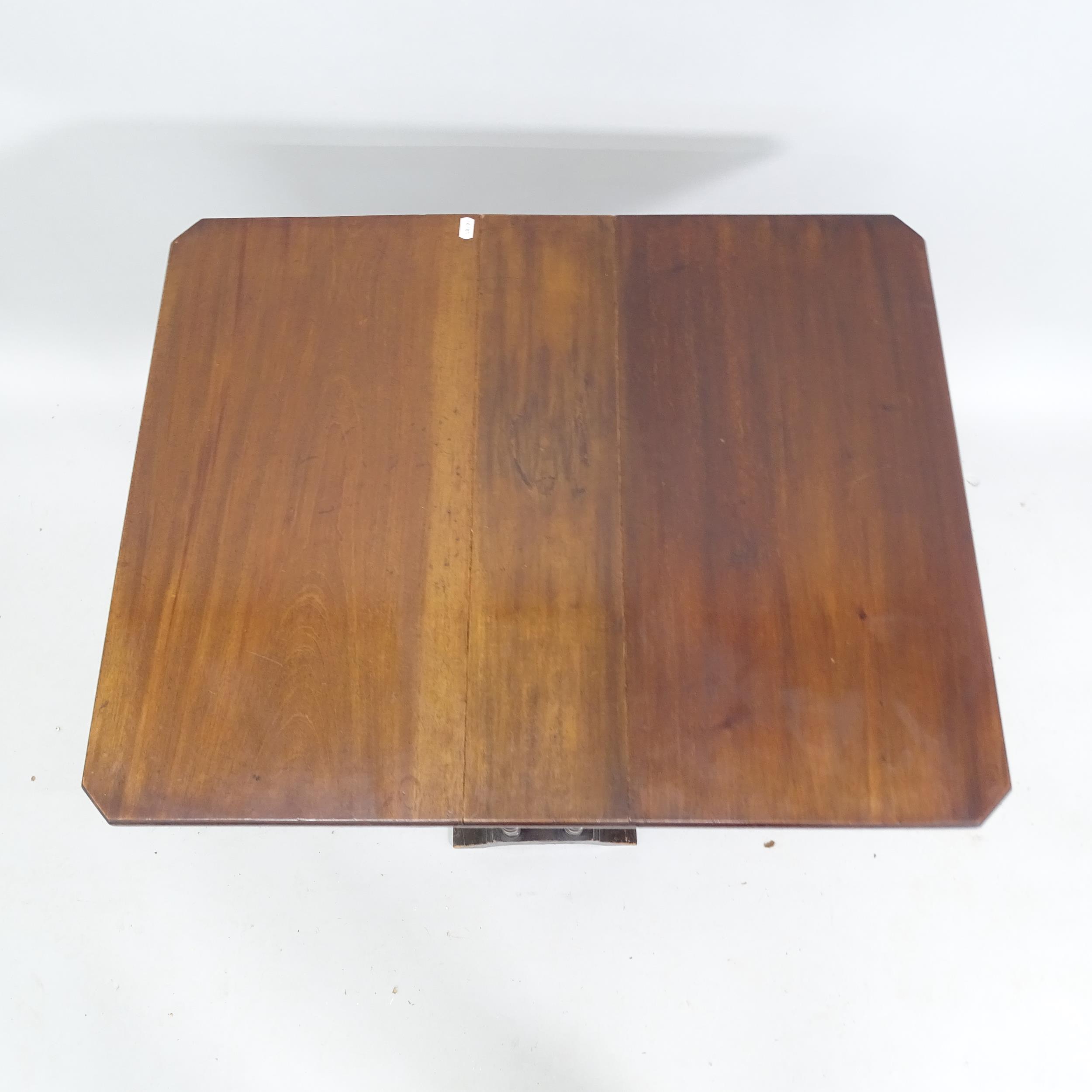 A Victorian mahogany Sutherland table, 61cm x 60cm x 16cm - Image 2 of 2