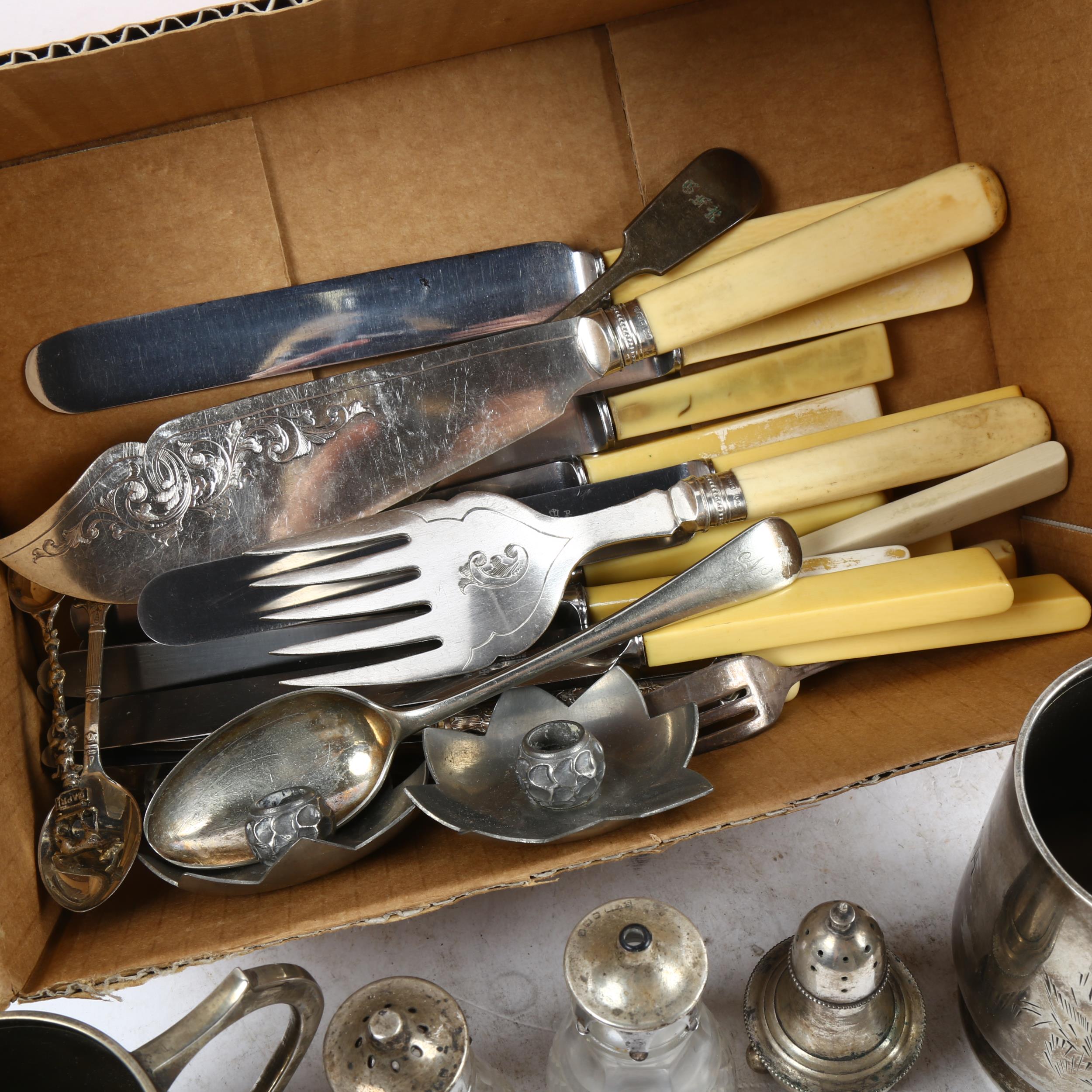 Silver plated cutlery, cruets and tankards (boxful) - Bild 2 aus 2