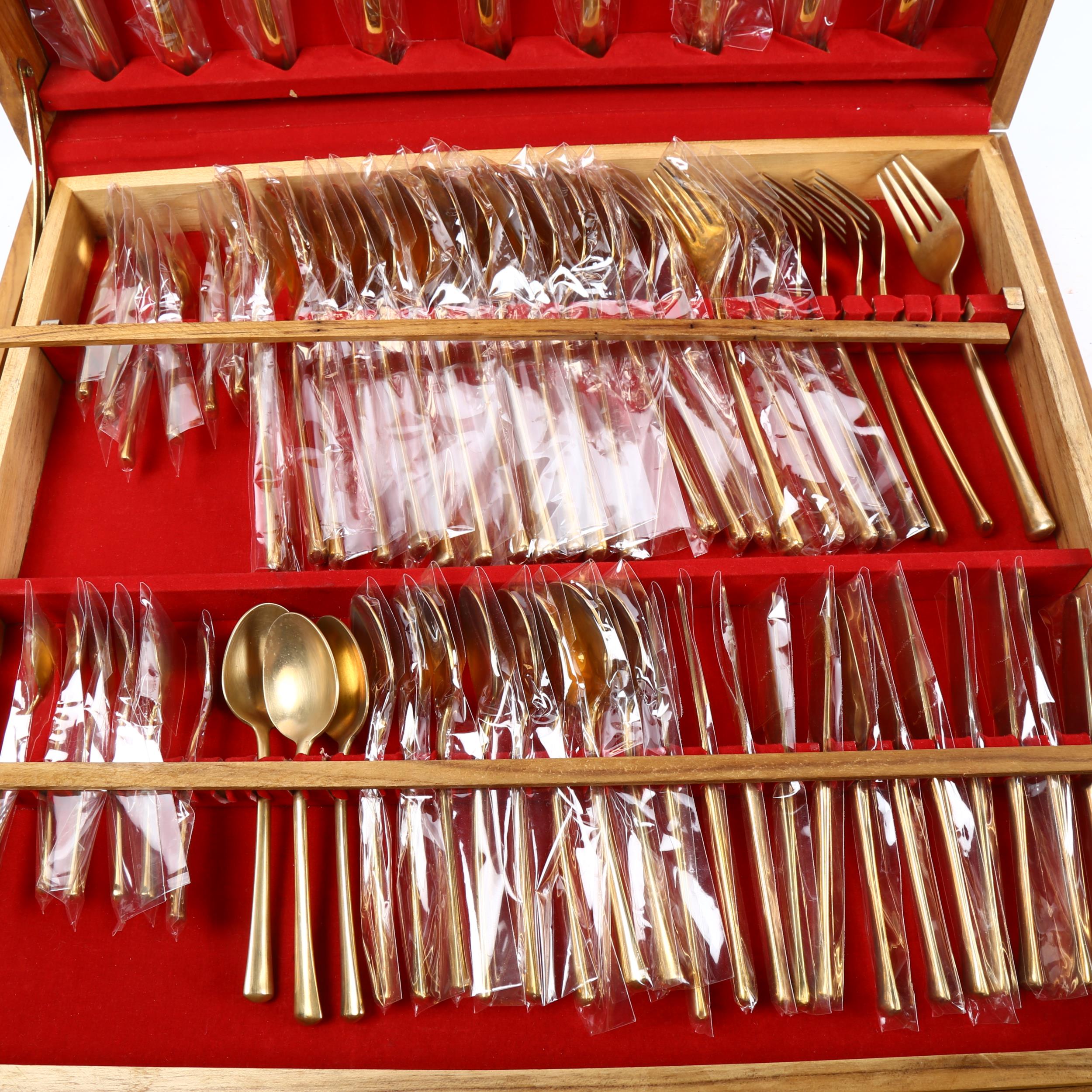 A canteen of bronze cutlery for 12 people (142 pieces), in fitted case - Bild 2 aus 2