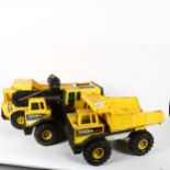 3 x 1970s Tonka Toys, comprising 2 dumper trucks and a crane