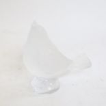 A Lalique Singing Robin figurine, signed, height 9cm Slight chip to the tail