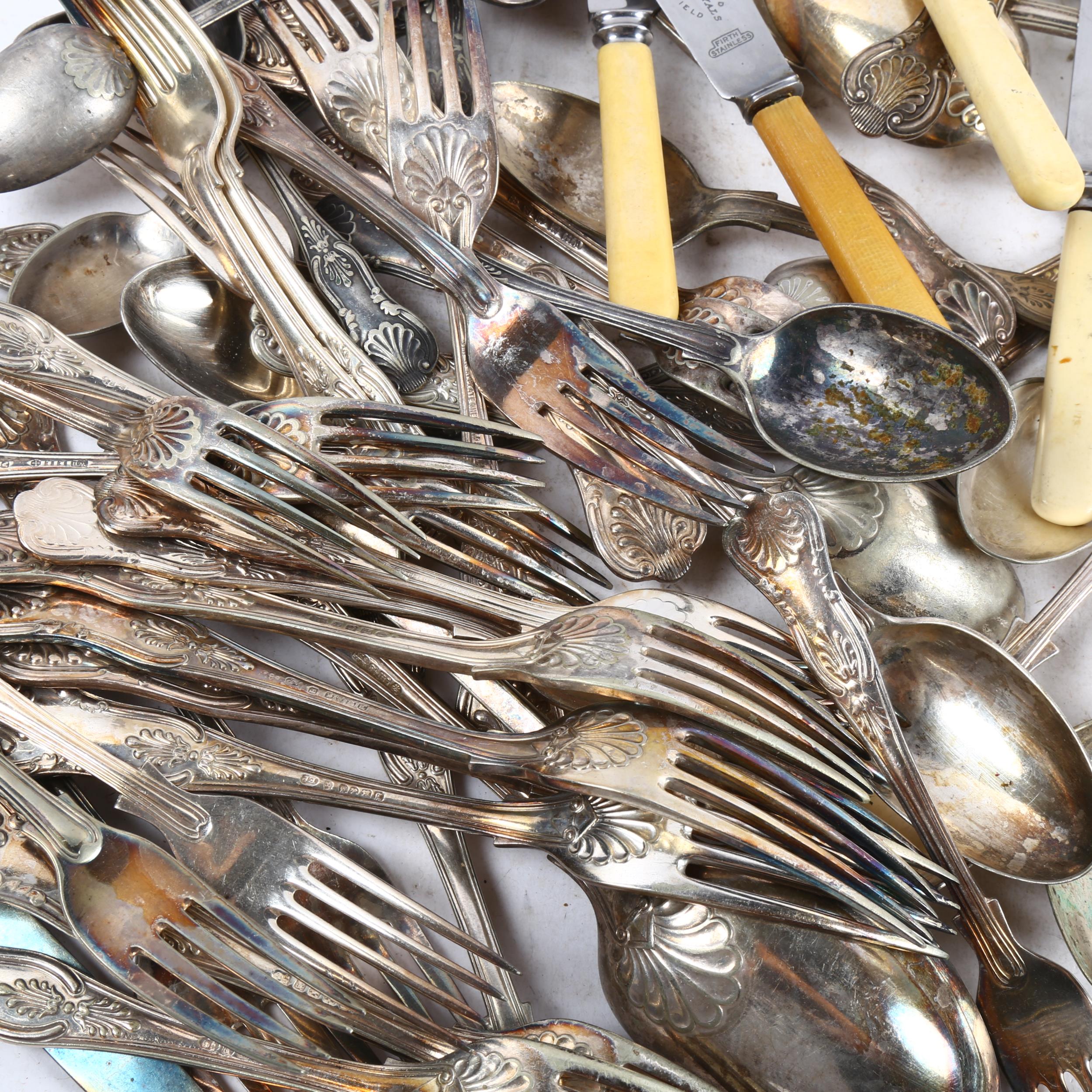 A quantity of King's pattern silver plated cutlery, including pair of ladles etc (boxful) - Bild 2 aus 2