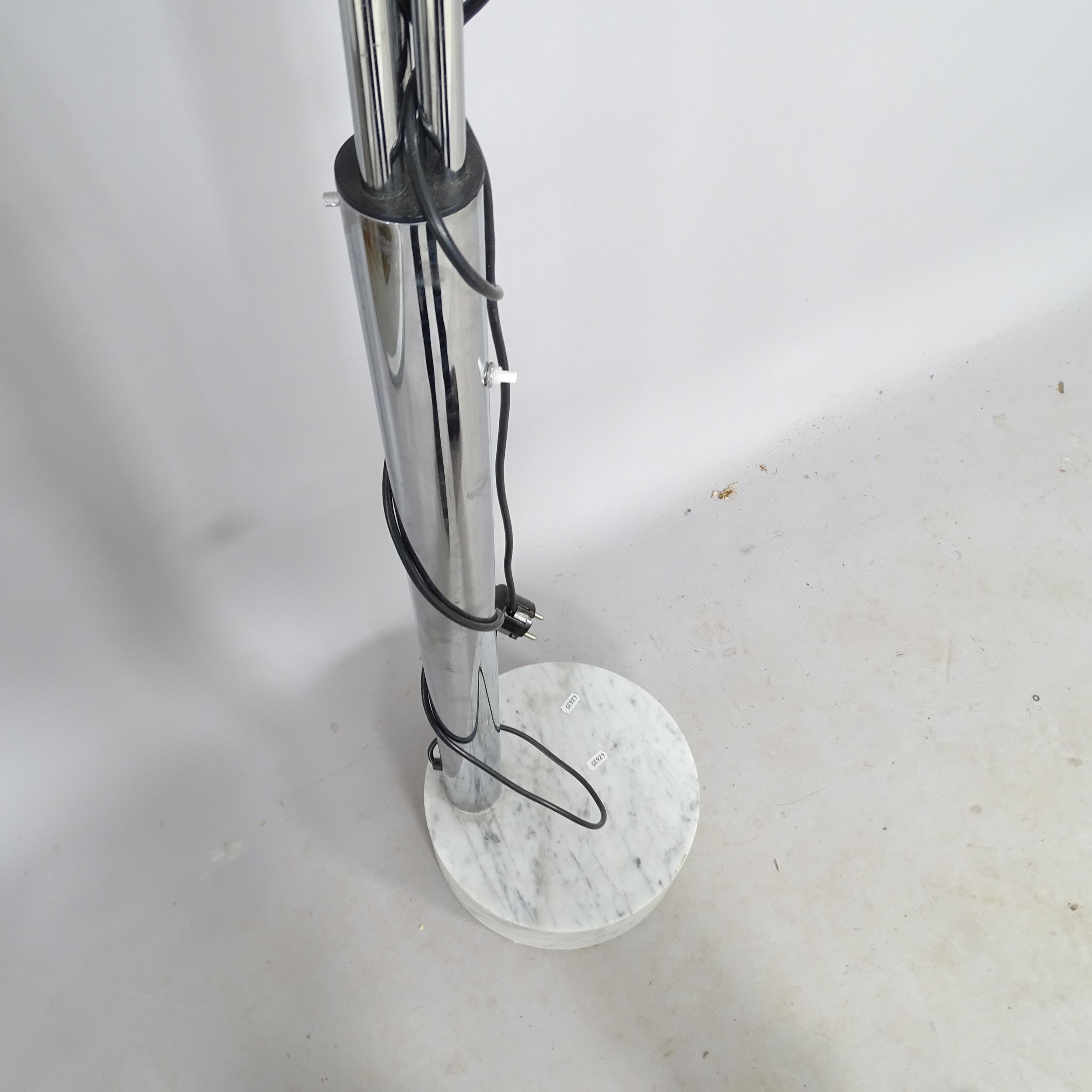 A mid-century design chrome triple arc lamp, on marble base, H210cm - Image 2 of 2