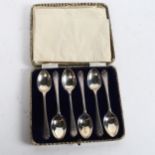 A cased set of 6 Walker & Hall silver teaspoons, with golfing motif handles