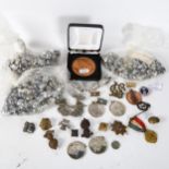 A large quantity of military buttons and badges, including Honourable Artillery Company etc