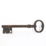 A cast-iron key-shaped key rack with 6 hooks, length 49cm