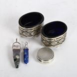 A pair of miniature pierced silver salts with blue glass liners, a silver pillbox and 2 agate and