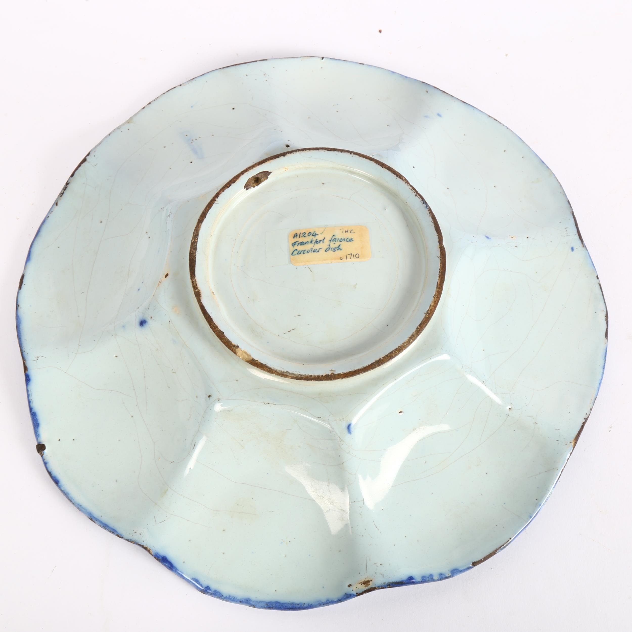 An 18th century Frankfurt faience scalloped dish, width 30cm - Bild 2 aus 2