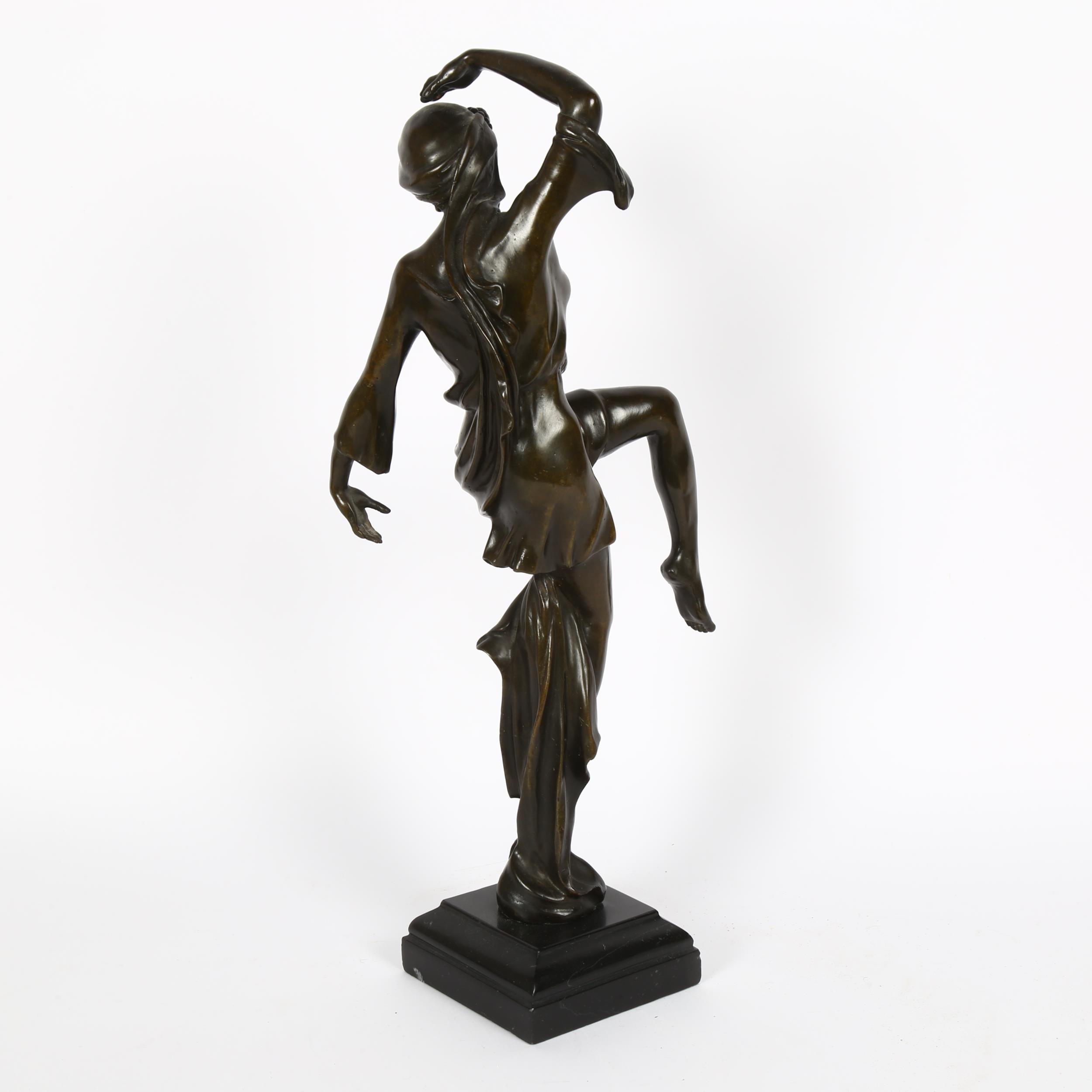 An Art Nouveau style patinated bronze figural sculpture, dancing girl, unsigned, on black marble - Bild 2 aus 2