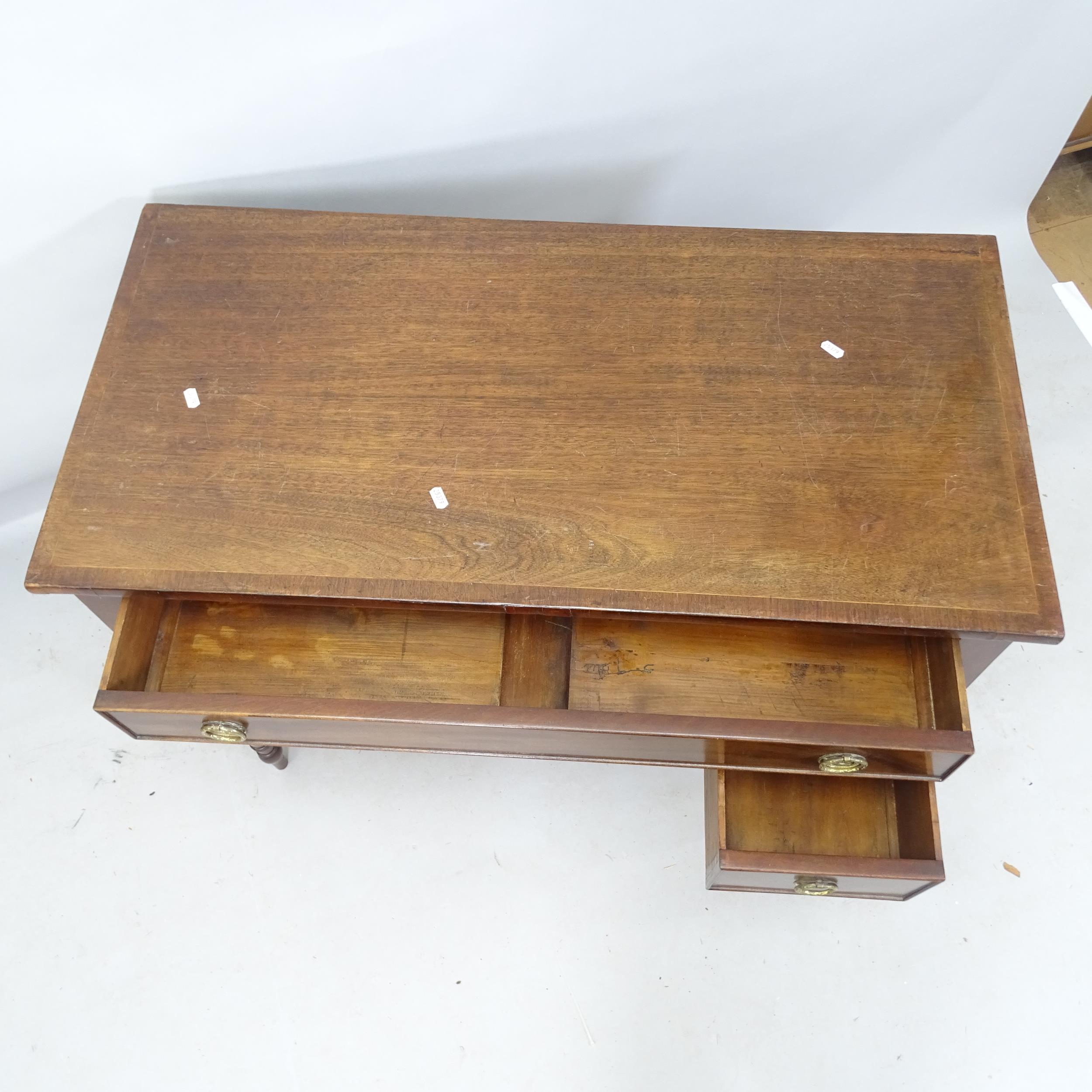 An Antique mahogany and satinwood-strung lady's kneehole writing desk, with 3 fitted drawers, on - Image 2 of 2