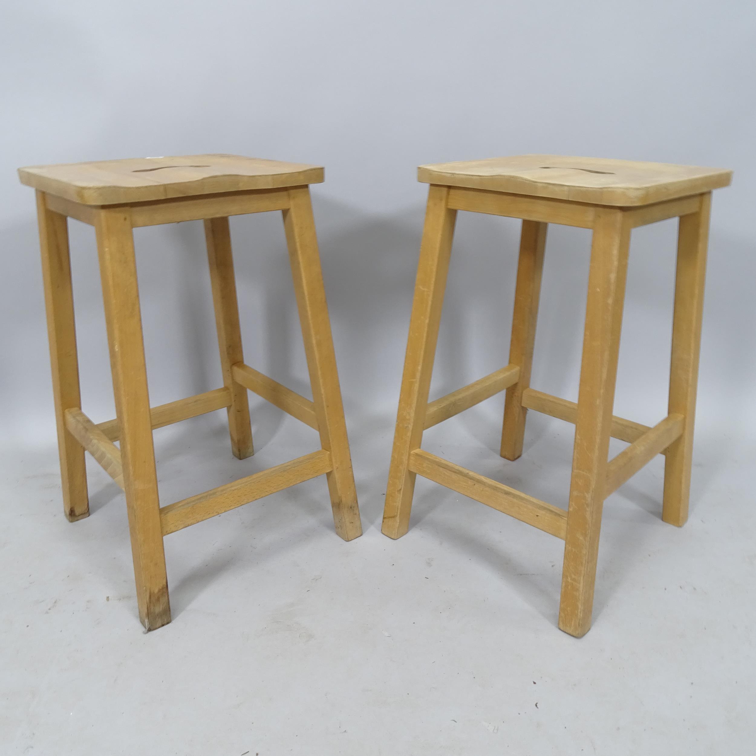 A set of 10 contemporary pine stools - Bild 2 aus 2