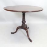 A Georgian mahogany circular tilt-top table, on tripod base, 78 x 72cm