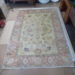 A cream ground Heriz carpet, 290 x 204cm