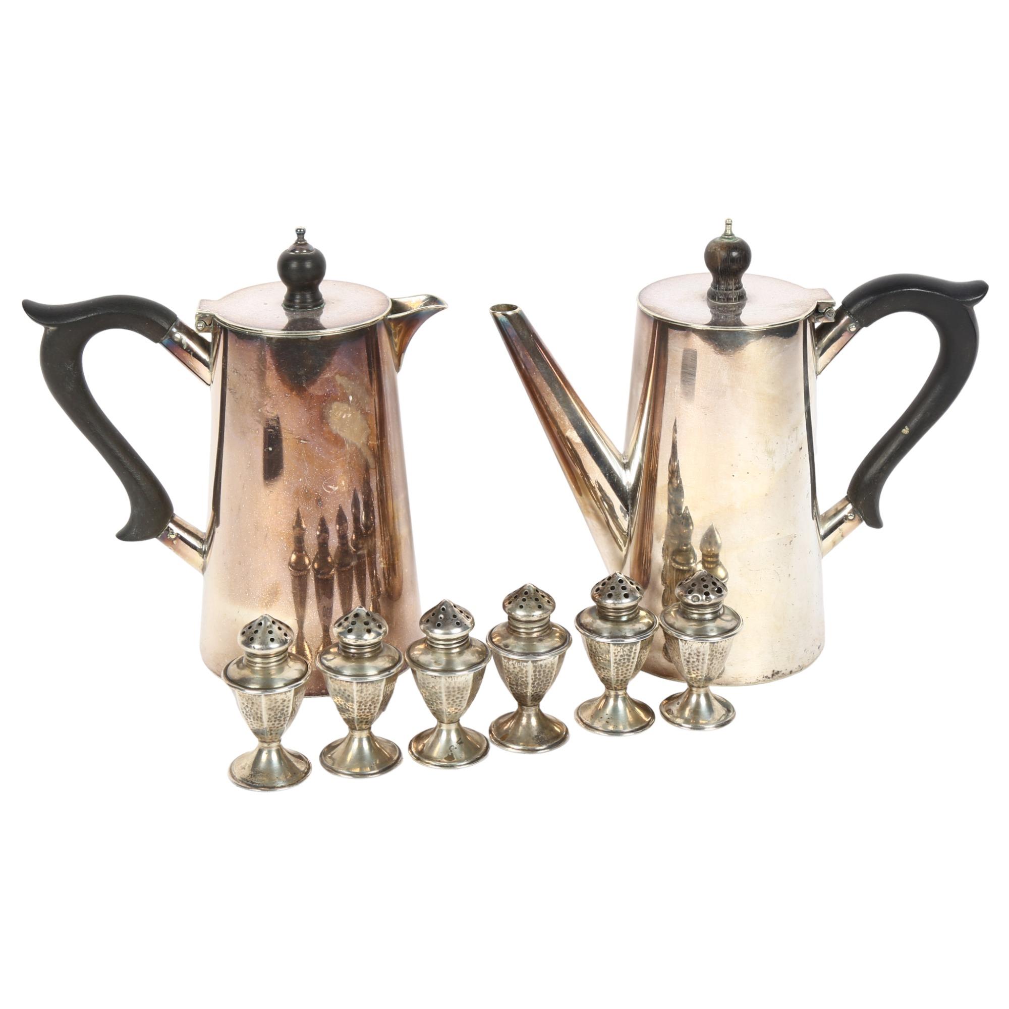 A pair of hotel plate hot water jugs, and a set of 6 hammered silver plated pepper pots