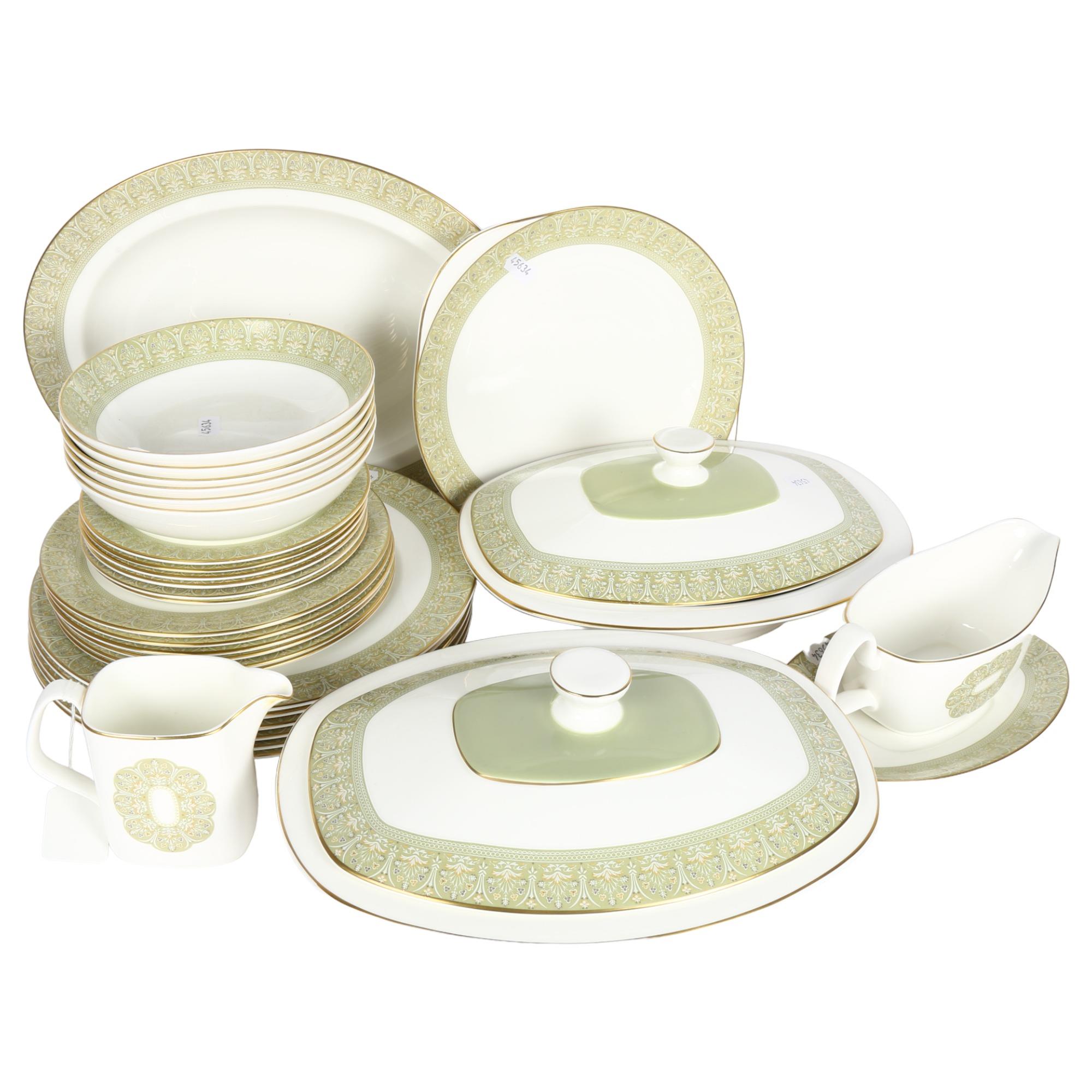 ROYAL DOULTON - a Sonnet H5012 part dinner service Service to include 6 x 27cm dinner plates, 6 x