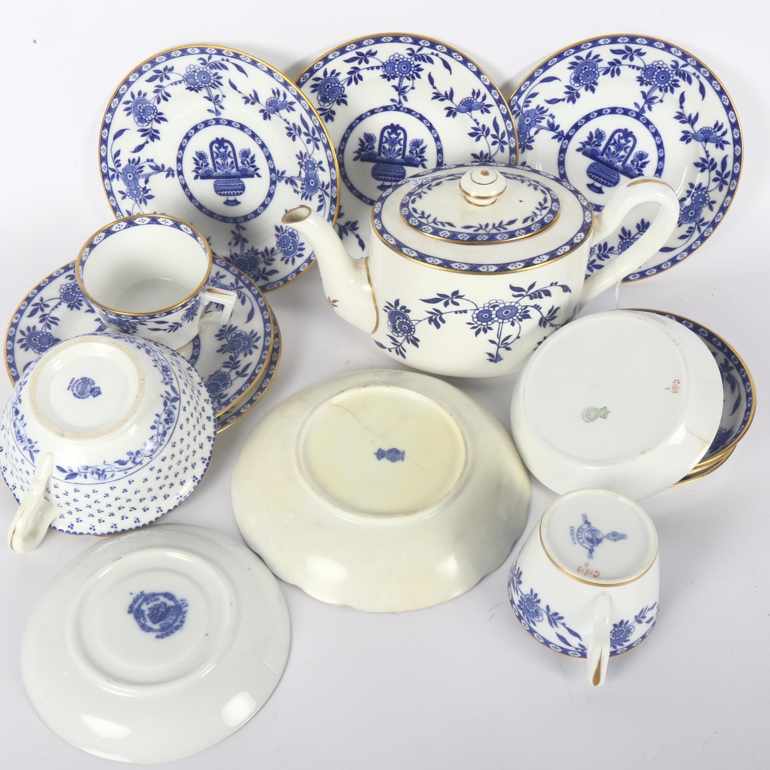 A quantity of Mintons Delft, including a teapot and tea cups and bowls, with Oriental decoration - Bild 2 aus 2