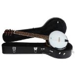 Remo Weatherking Head banjo with 6 strings, and carry case, banjo length 94cm