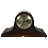 An oak-cased 8-day Vintage mantel clock, height 29cm