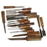 A quantity of Vintage chisels and gouges, longest 40cm (16)