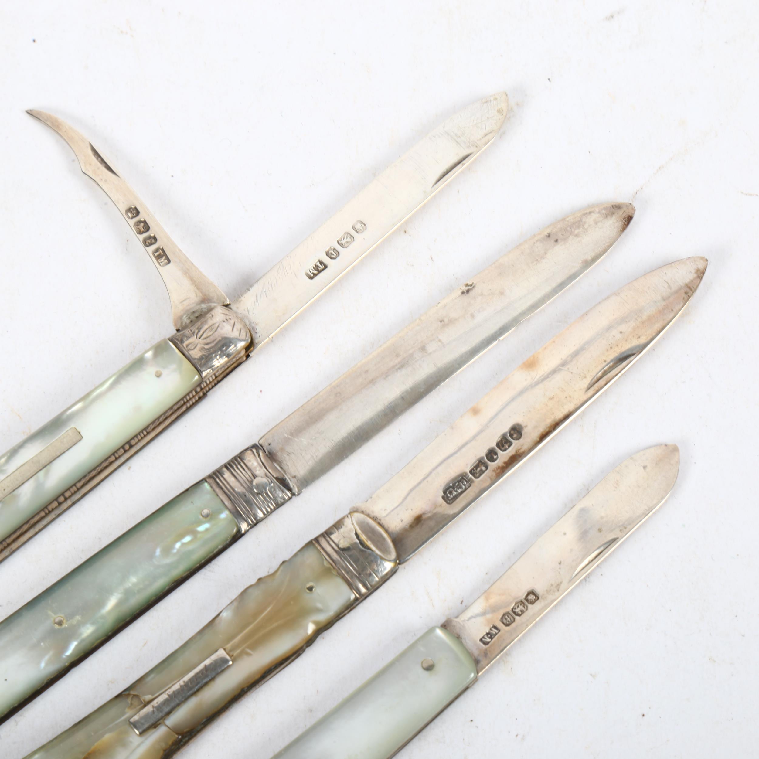 4 mother-of-pearl handled fruit knives, including 3 with silver blades (4) - Image 2 of 2