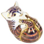 A Royal Crown Derby Imari design cat, height 6cm