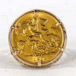 1913 half sovereign ring, 9ct gold setting, gross weight 8.9g