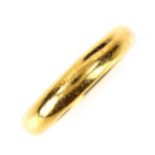 A heavy early 20th century 22ct gold wedding band ring, maker's marks WW Limited, hallmarks London