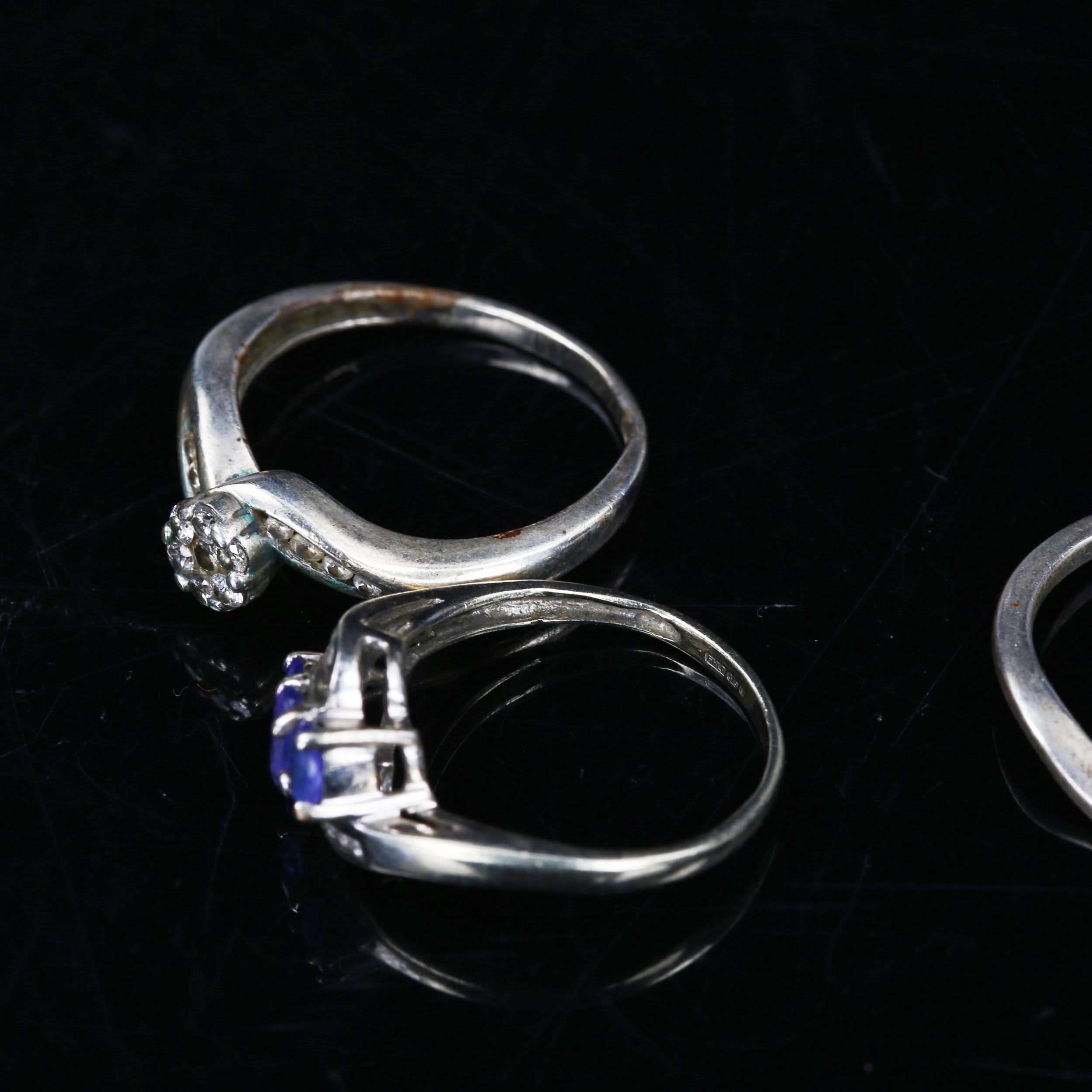 Various rings, including 9ct white gold blue stone crossover, 2g, stainless steel and black enamel - Image 3 of 4