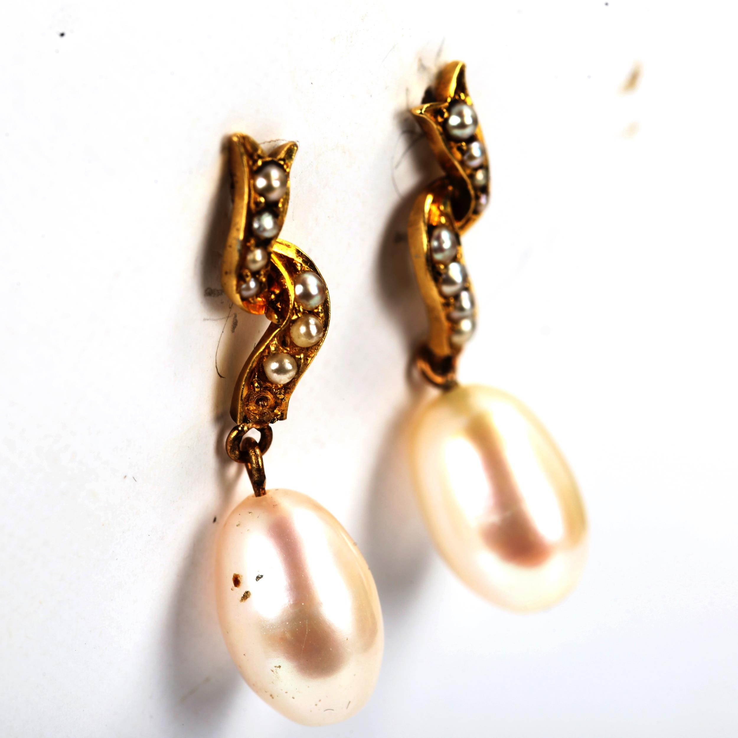 A pair of unmarked gold pearl drop earrings, earring height 30.7mm, 4.3g No damage, earring backs - Image 3 of 4