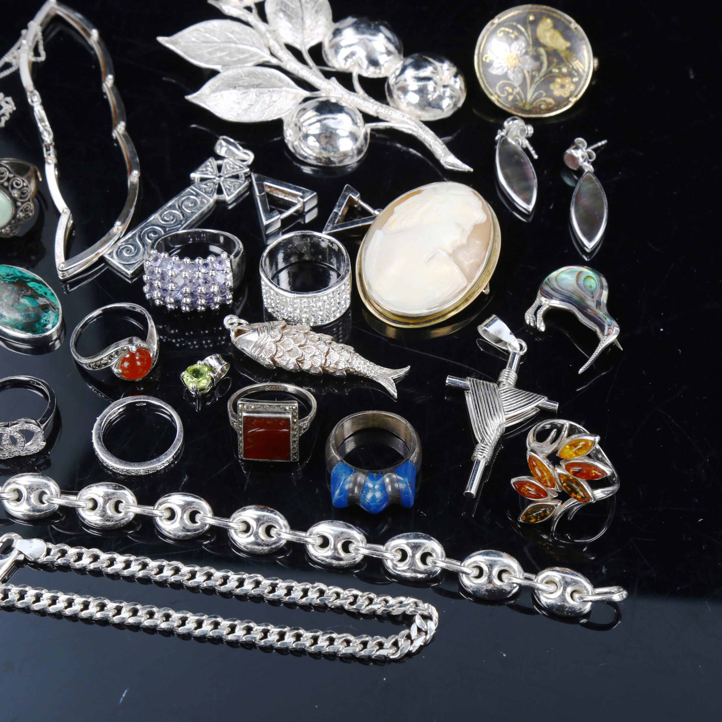 Various silver jewellery, including cameo brooch, rings, bracelet etc, 145g gross Lot sold as seen - Image 2 of 4