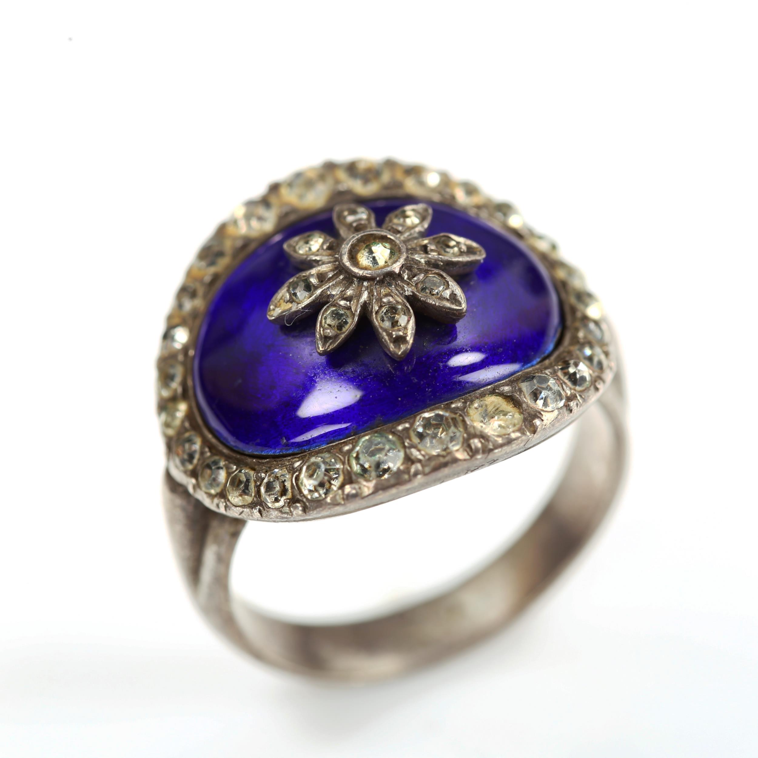 A Georgian blue enamel and paste ring, unmarked white metal settings, 18.6mm, size P, 10.1g No - Image 2 of 4