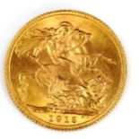 A George V 1915 gold full sovereign coin, 7.9g