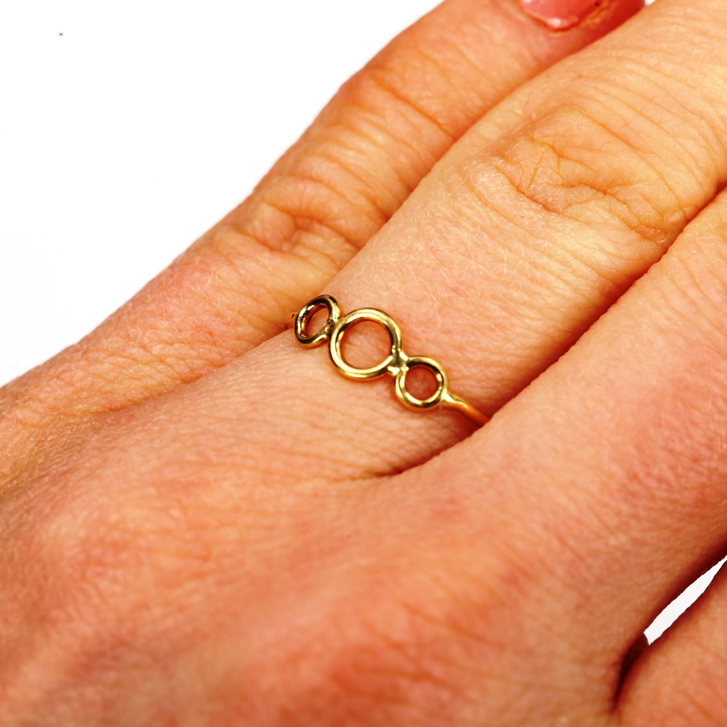 2 Continental 18ct gold rings, both size L, 3g total (2) No damage or repairs, marks slightly - Image 4 of 4