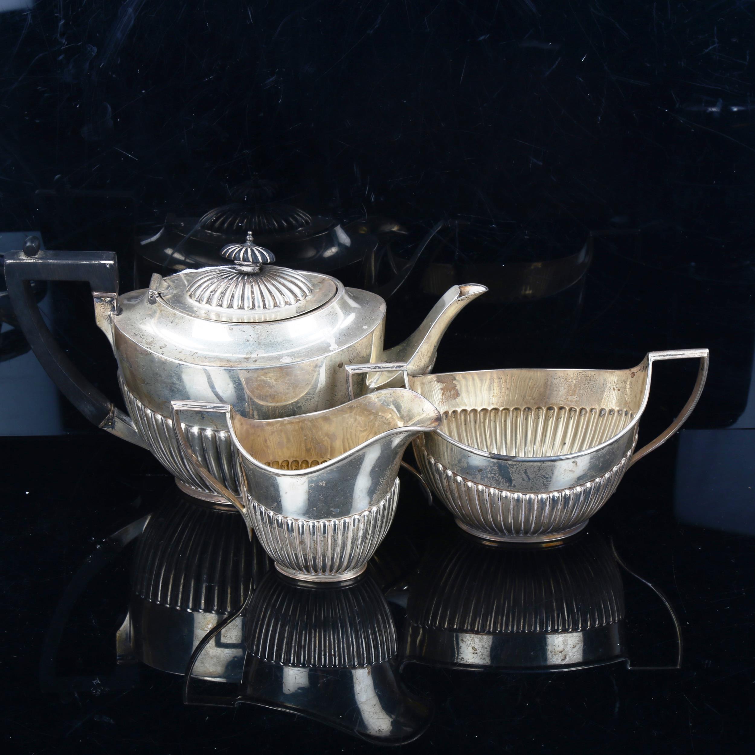 A late Victorian silver 3-piece tea set, comprising teapot, 2-handled sugar bowl and cream jug, oval