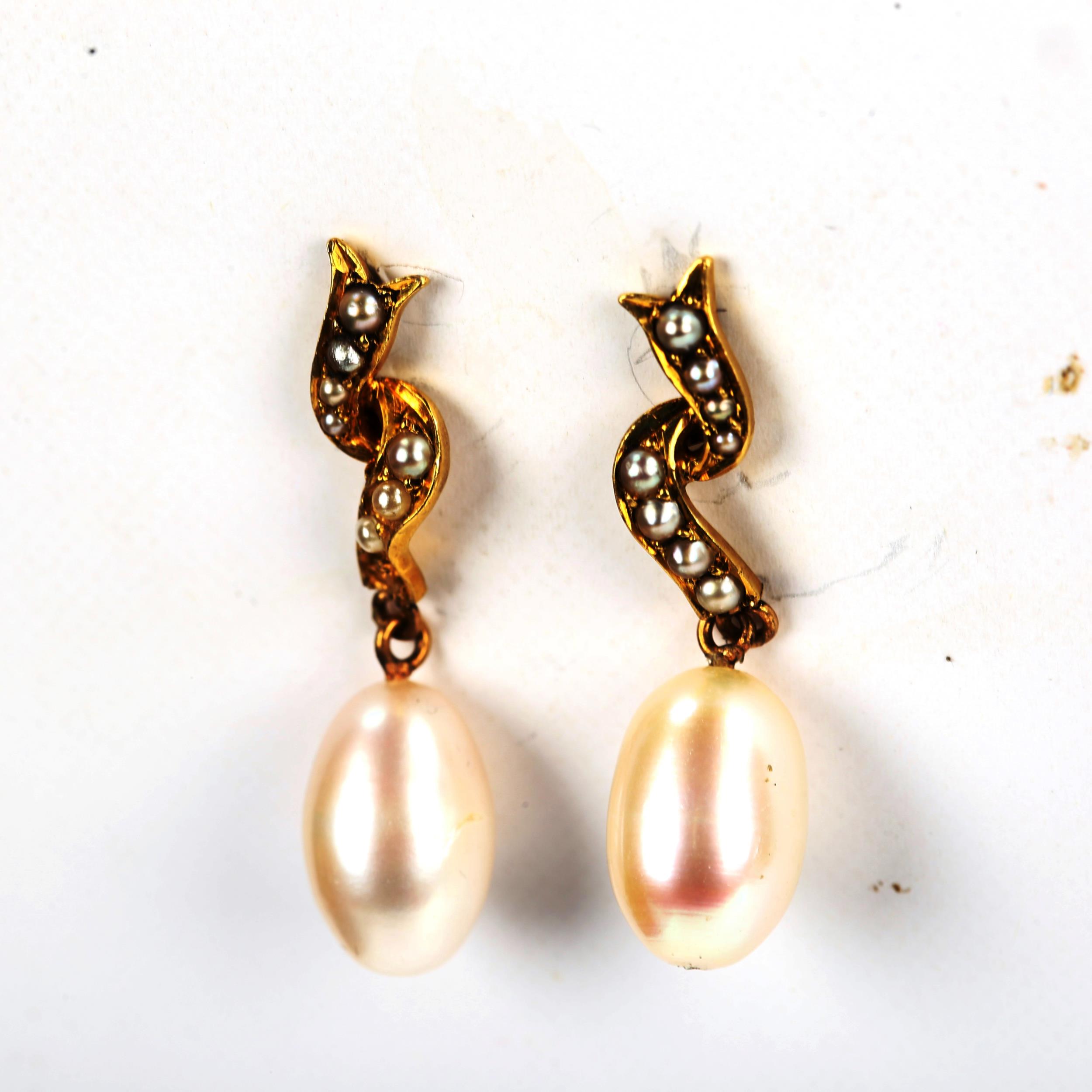 A pair of unmarked gold pearl drop earrings, earring height 30.7mm, 4.3g No damage, earring backs - Image 2 of 4