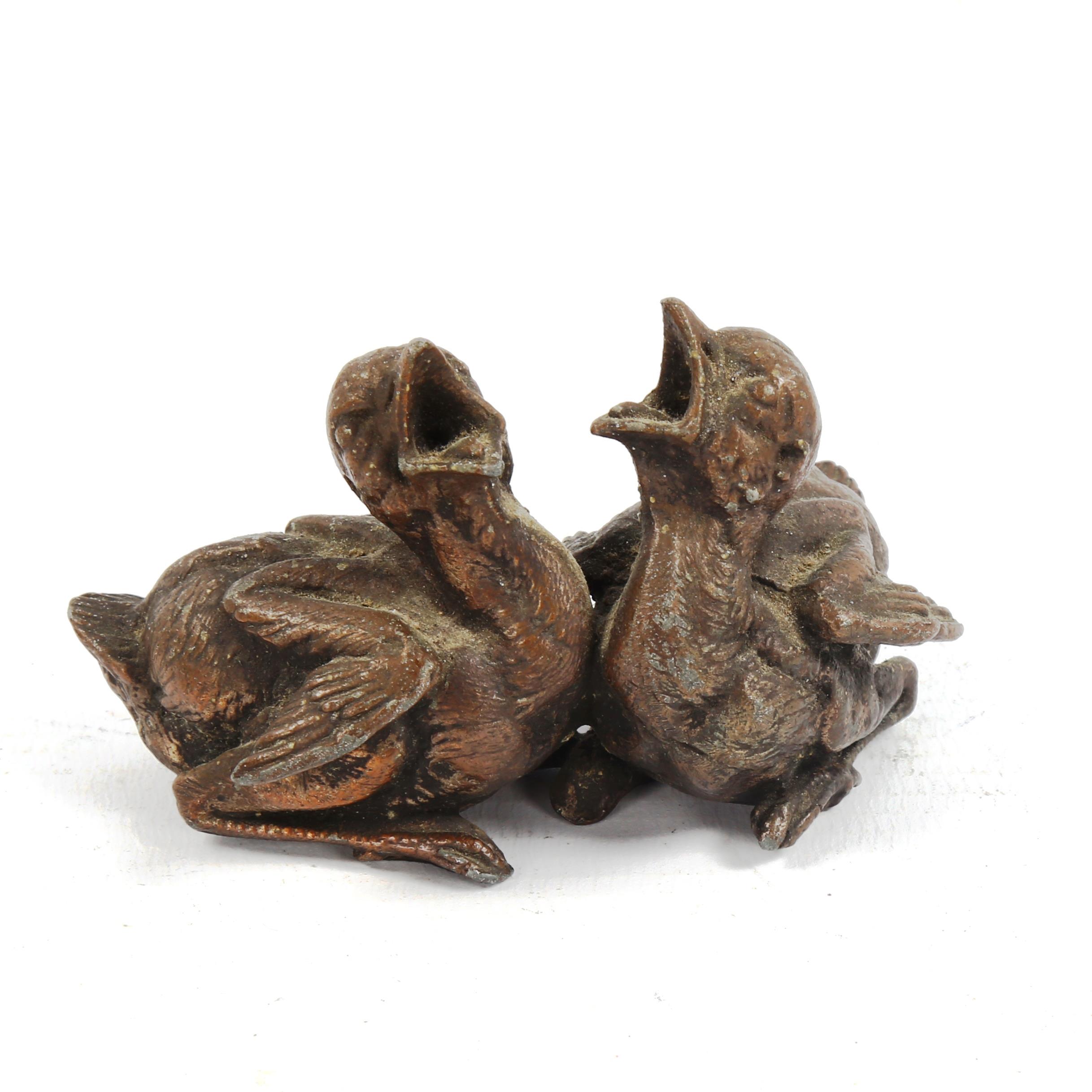 Austrian patinated bronze sculpture of fledgling chicks, unmarked, height 5cm