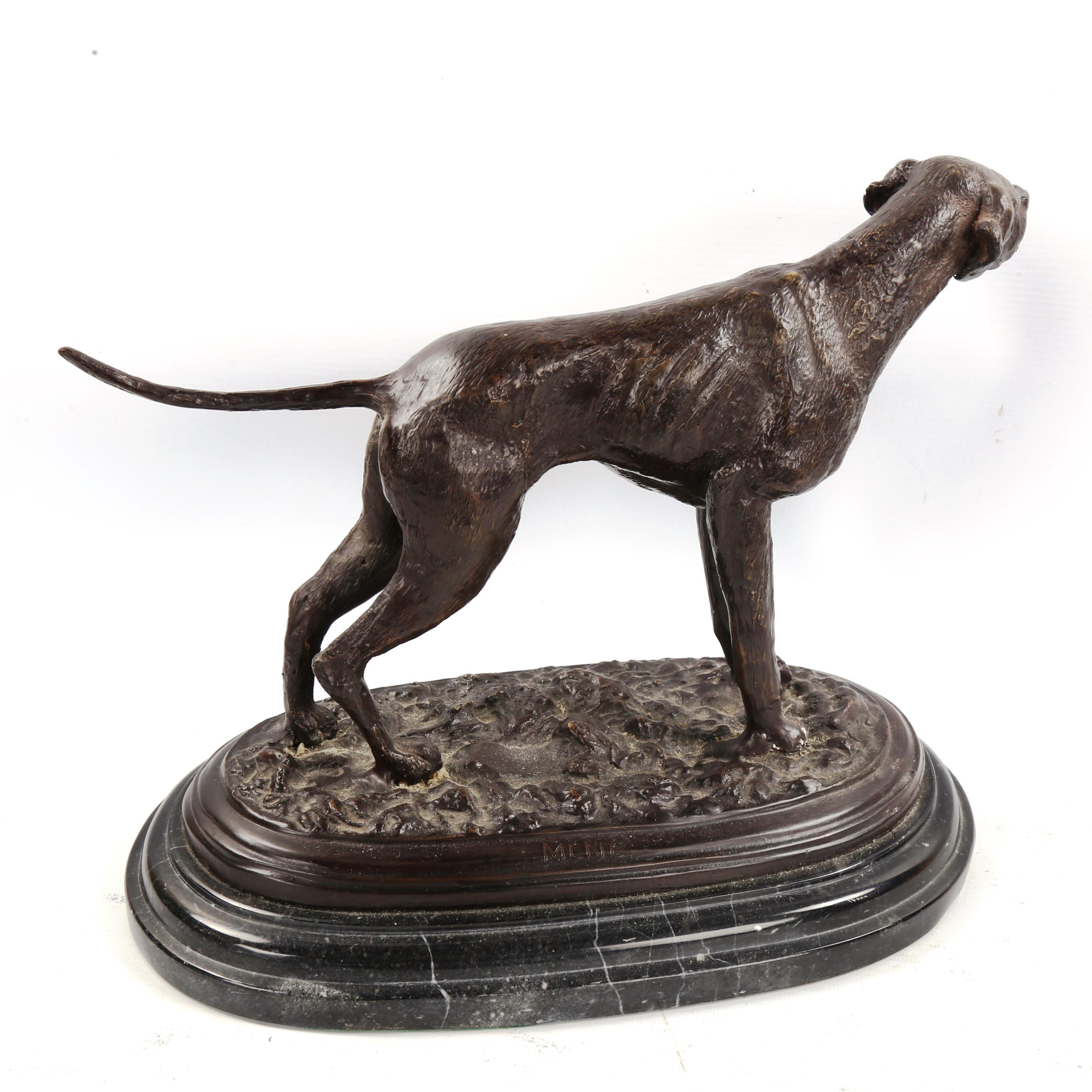 A contemporary patinated bronze sculpture of a Pointer dog, on marble plinth, length 34cm, modern - Image 3 of 3