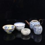A group of Chinese blue and white porcelain items (5)