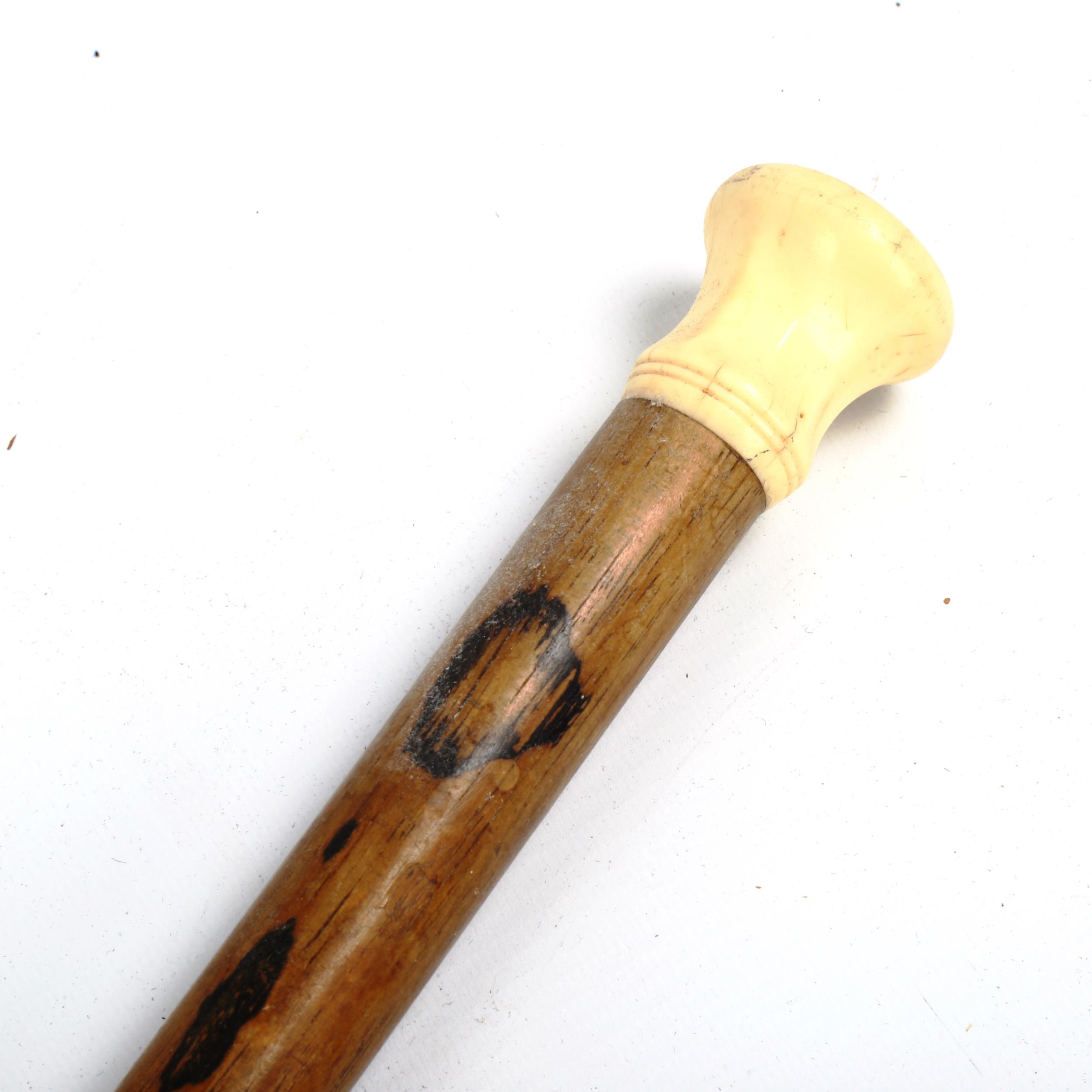 An 18th/19th century ivory-handled walking cane, with seal top - Image 3 of 5
