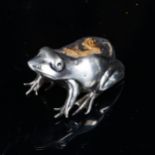 An Edwardian novelty silver figural frog pin cushion, indistinct maker's marks, hallmarks Birmingham