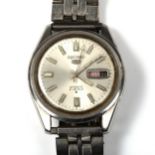 SEIKO 5 - a stainless steel automatic bracelet watch, ref. 6119-8083, silvered dial with