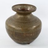 An Antique Islamic bronze jardiniere, with engraved decoration, height 16cm