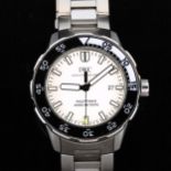 INTERNATIONAL WATCH CO (IWC) - a stainless steel Aquatimer automatic 2000 bracelet watch, ref. 3568,