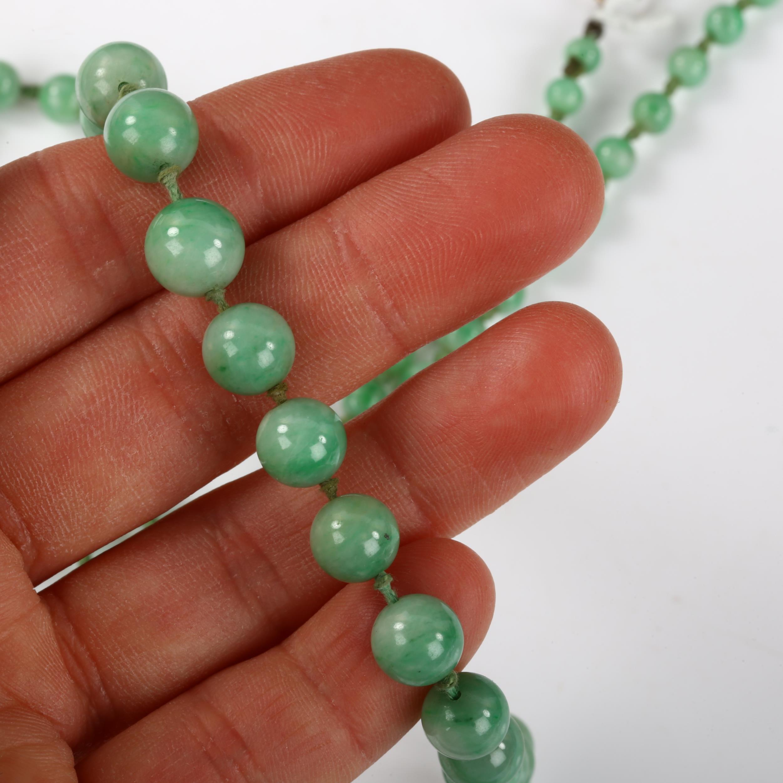 A single-strand graduated jade bead necklace, individually knotted, bead diameters 8.7mm - 4.5mm, - Image 4 of 4